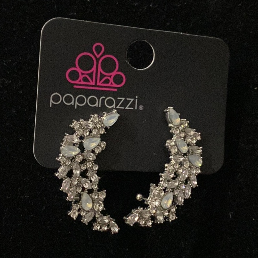 NWT White & Silver Panoramic Earrings - Picture 3 of 5